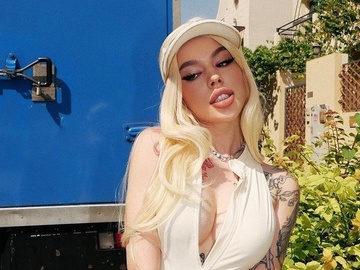 Інстасамка потрапила до «Миротворця» після чуток про її фінансову допомогу армії РФ