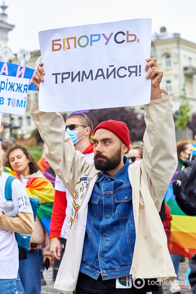Плакат на підтримку Білорусі на київському прайді