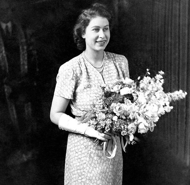 15 архивных фото Елизаветы II, которые ты редко где увидишь