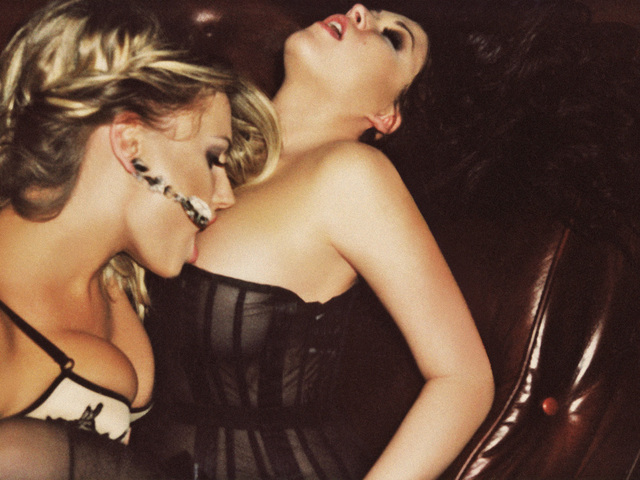 lesbiyanki-v-shou-bisnpse