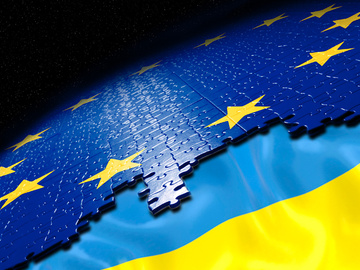 Еврокомиссия официально предложила отменить визы для Украины