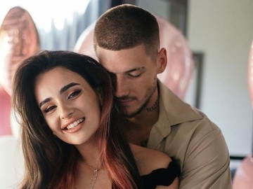 На тлі чуток про розлучення: Трінчер відмовилася приїжджати на день народження чоловіка