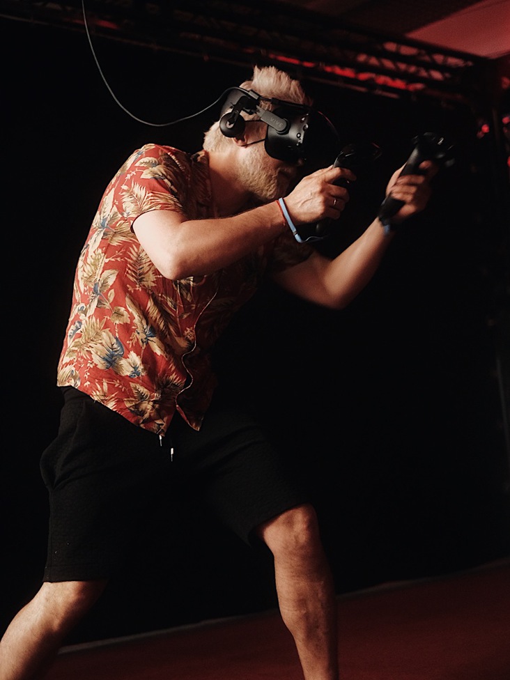 В Киеве прошла селебритиз-презентация игры RevolVR "Дикий запад"