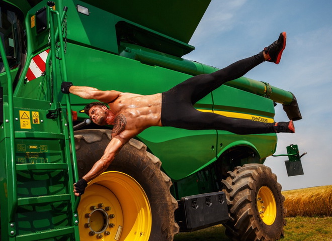 Австрийские фермеры в сексуальной фотосессии для эротического календаря