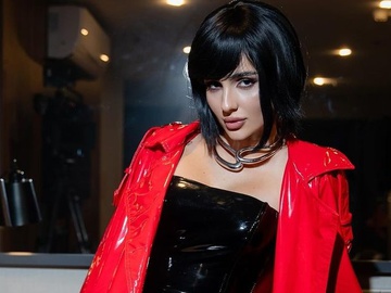 «Намагаються мене купити»: Трінчер висловилася про залицяння багатих чоловіків