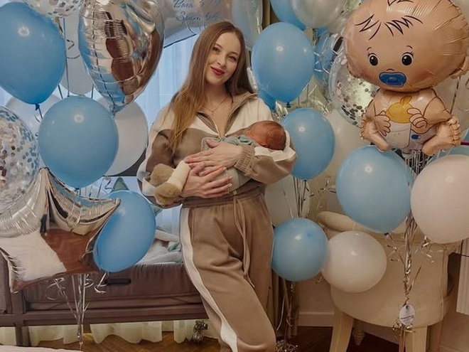 Акторка Анна Сагайдачна отримала посвідчення багатодітної мами