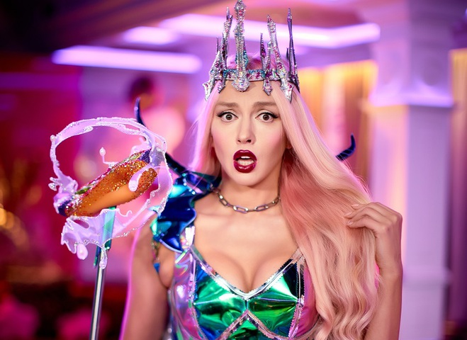 Оля Полякова