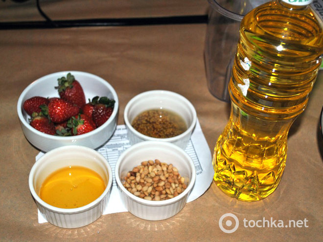 Как приготовить утку - Салат из копченой утки с манго и медово-горчичным соусом