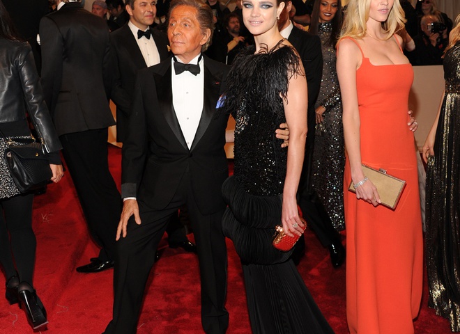 На Евровидение девушки хотят отправится в нарядах от fashion-дома MOA.