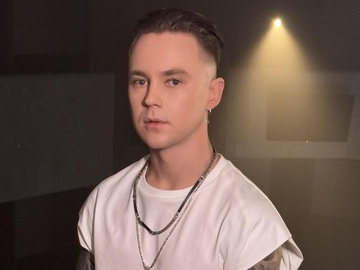 Пивоваров показав себе у дитинстві на чорно-білому фото з мамою