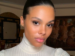 Тіна Кунакі