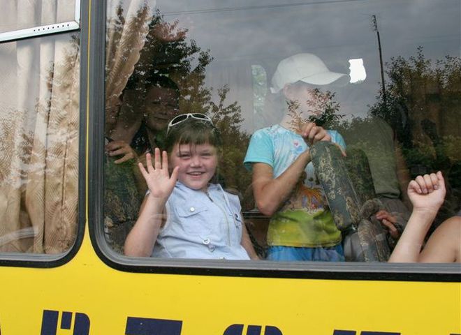 Діти в автобусі