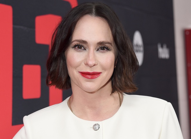 Дженніфер Лав Г'юїтт засвітила обличчя трьох дітей на обкладинці своєї книги