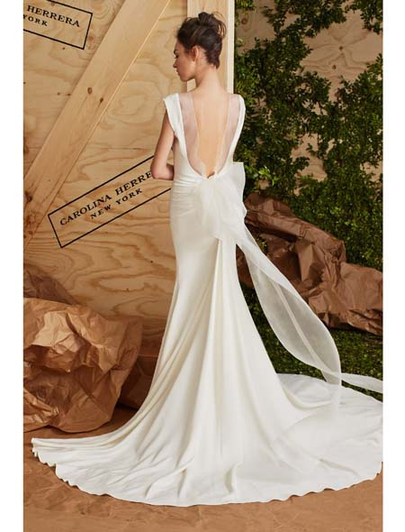 Весільна сукня з бантом