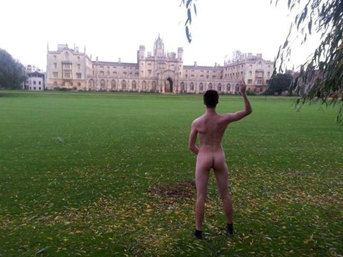 Конкурс голых поп в Кембриджском университете