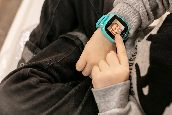 Дитячий електронний смарт-годинник з GPS-відстеженням