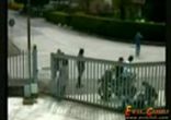 Байкер и ворота