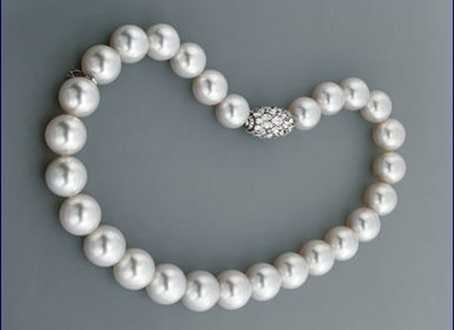 Компания Mikimoto представила  жемчужное ожерелье за $1 млн.