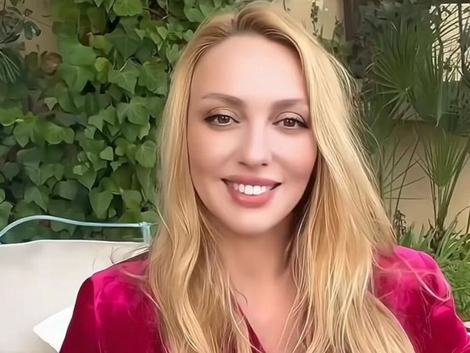 «Спека вщухла»: Полякова засвітила розкішну фігуру в крихітному бікіні