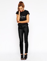 Образ дня: Гвен Стефани в J Brand и Acne Studios