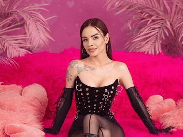 MamaRika у своє 37-річчя постала в гарячому образі