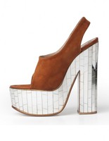 дивне взуття