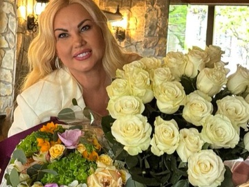 Камалія показала, як відсвяткувала 49-річчя з друзями та колишнім чоловіком