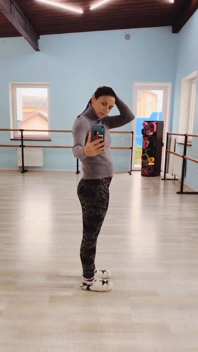 Илона Гвоздева спустя три недели после родов