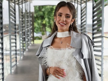 Переможниця «Холостяка-10» Ульянова засвітила струнку фігуру на відпочинку у басейні