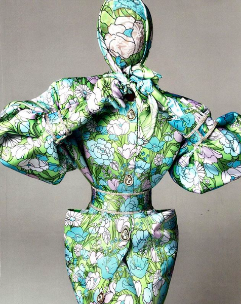 Парижская неделя моды: Ричард Куинн создал необычный наряд для Cardi B