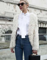 15 стильних способів носити білу сорочку