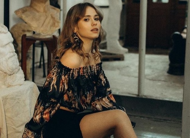 Кошмал у короткому топі розповіла про свій раціон