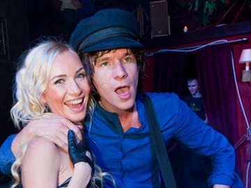 Ян Дестаньол (Modjo), участница группы Hollywood