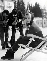 Как стильно завязать платок на голове: примеры звезд 