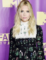 Эшли Бенсон на MTV Fandom Awards Эшли Бенсон на MTV Fandom Awards
