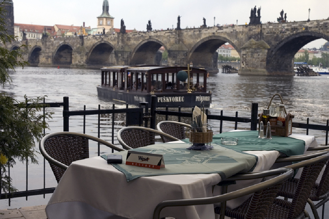 Что посмотреть в Праге: “Винарна Чертовка” –  одна из самых узких улиц мира