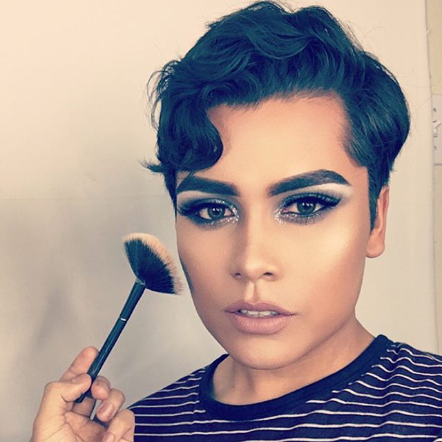 мужчины с макиежем