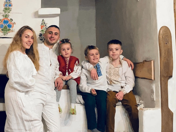 Олена Тополя зізналась, як з ексчоловіком поділила обов'язки щодо виховання трьох дітей