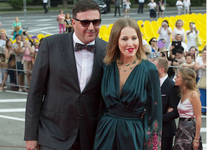 Ксенія Собчак в Ulyana Sergeenko, Анна Чіповська в Versace і багато інших.