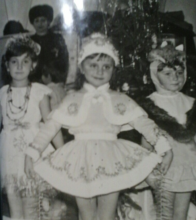 Українські зірки розповіли, ким були на дитячих новорічних святах