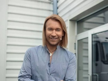 У Instagram-акаунті Олега Винника з'явився дивний пост, де він обіцяє фанам гроші