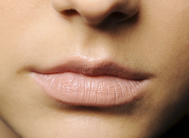 как увеличить губы с помощью макияжа фото