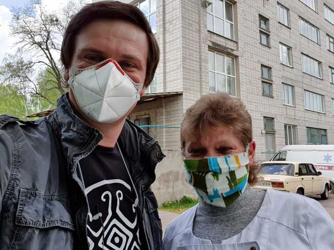 Дмитро Комаров разом з бізнесменами повністю забезпечили дві лікарні засобами захисту та дезінфекції