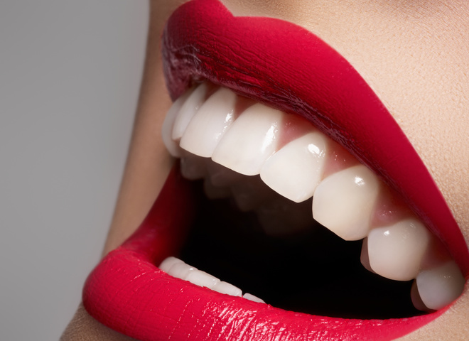 Які продукти відбілюють зуби?
