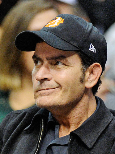 У будинку Чарлі Шина провели обшук