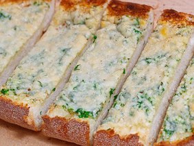 Чесночно-сырный хлеб