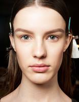 Б'юті-образ моделей з показу Christopher Kane Осінь 2015 Б'юті-образ моделей з показу Christopher Kane Осінь 2015