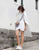 Как носить total white в прохладную погоду (фото)