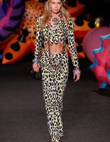 Круизная коллекция Moschino 2017