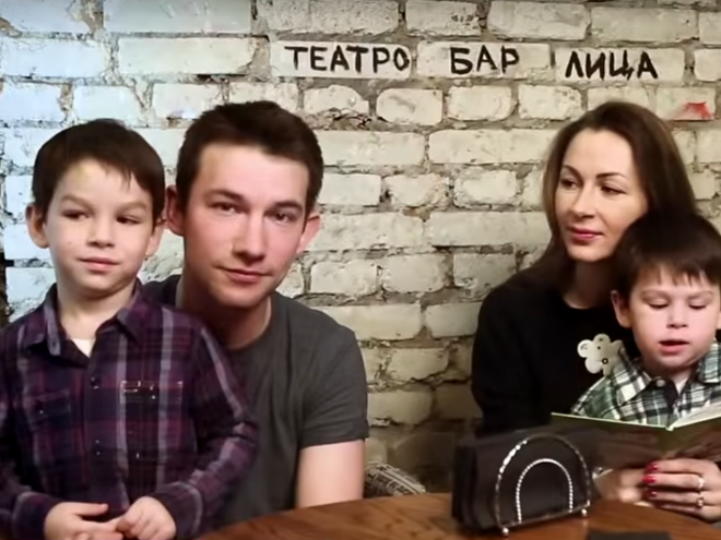 Кирилл Емельянов с супругой